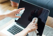 how to clean laptop screen