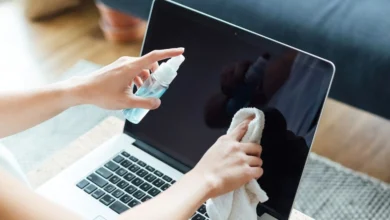 how to clean laptop screen