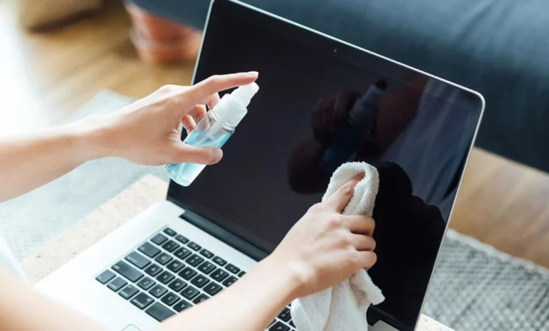 how to clean laptop screen