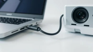 how to connect projector to laptop